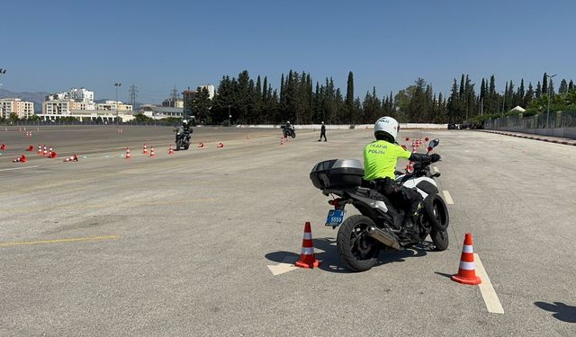 Antalya'da motosikletli polis timlerine yönelik eğitim verildi
