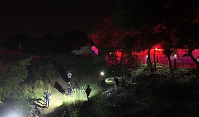 Antalya'da su seviyesi yükselen ırmakta mahsur kalan 3 kişi kurtarıldı