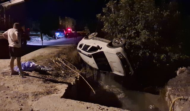Antalya'da sulama kanalına devrilen otomobildeki 2 kişi öldü
