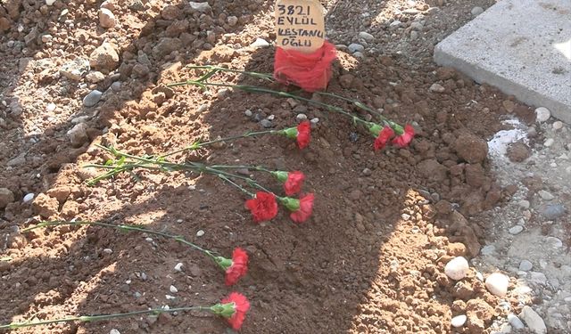 Gaziantep'te trafik kazasında ölen anne ve 2 çocuğu defnedildi