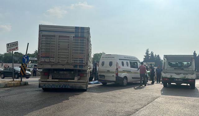 Hatay'da kamyonun çarptığı yaya hayatını kaybetti