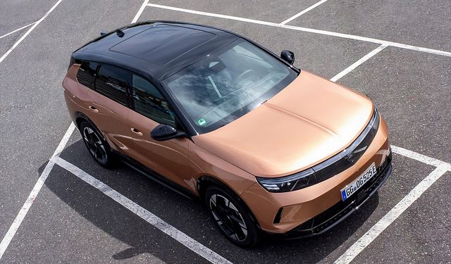Opel'in Grandland ve elektrikli modellerinde panoramik cam tavan seçeneği