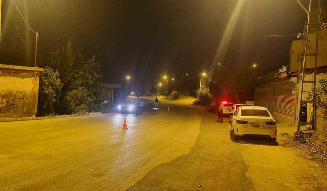 Aranan 2 şahıs yakalanıp cezaevine teslim edildi