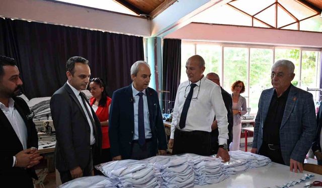 Kepez Belediyesi’nden dikiş atölyesiyle milyonluk tasarruf