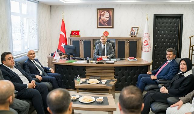 AK Parti Teşkilatı, Gençlik ve Spor İl Müdürü Özdemir'i Ziyaret Etti