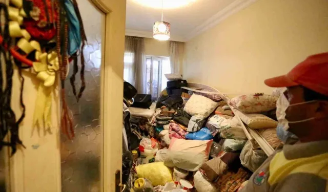Antalya'daki iki ayrı çöp evden 8 kamyon atık çıkarıldı