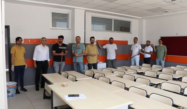 Cumhuriyet Ortaokulu Öğretmenlerinden Okula Yenilikçi Dokunuş