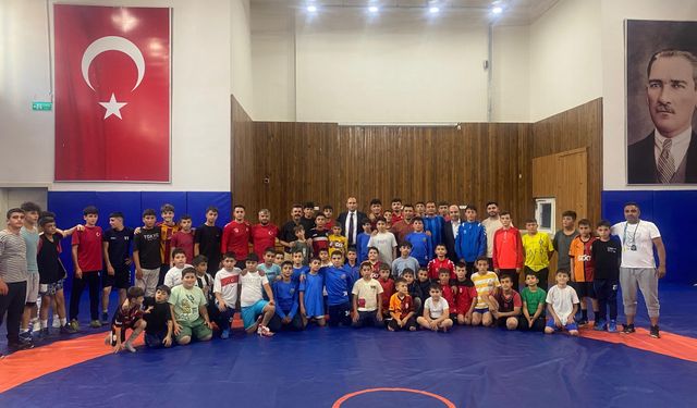 Genç Güreşçilere Kaymakam Sarıdoğan’dan Moral Ziyareti