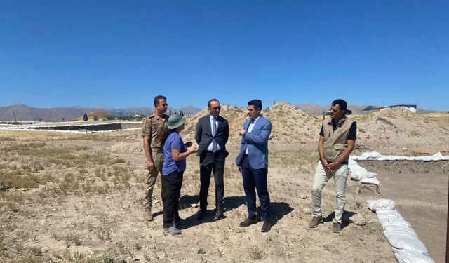 Kaymakamlar Yassı Höyük Kazı Alanını Ziyaret Etti