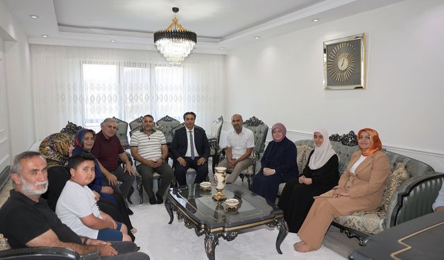 Milletvekili Köksal ve İlçe Başkanları, Hac Vazifesini Yerine Getiren Aileleri Ziyaret Etti