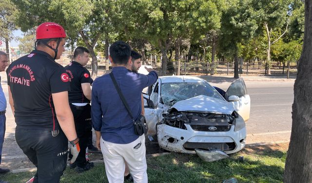 Otomobil Refüje Çarptı: 4 Yaralı