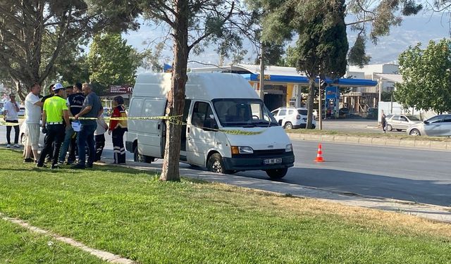 Park Halindeki Minibüste Ceset Bulundu
