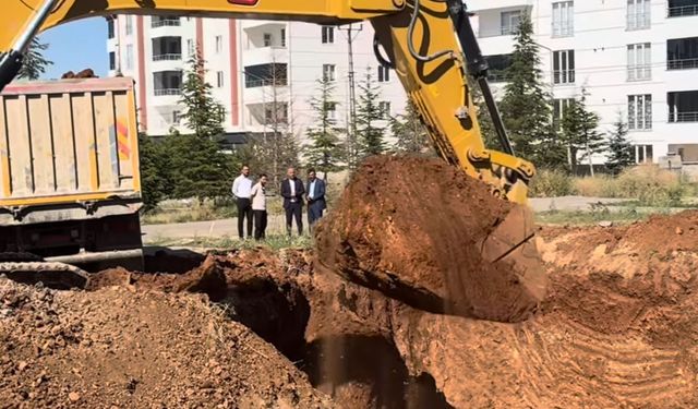 Afşin’e Yarı Olimpik Yüzme Havuz İçin İlk Kazma Vuruldu
