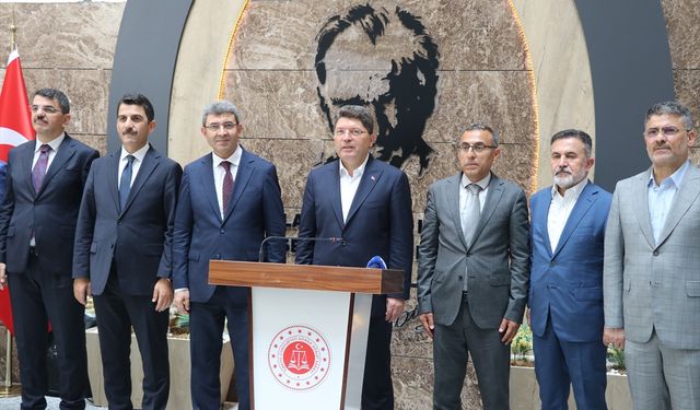Adalet Bakanı Tunç, Adana'da ziyaretlerde bulundu