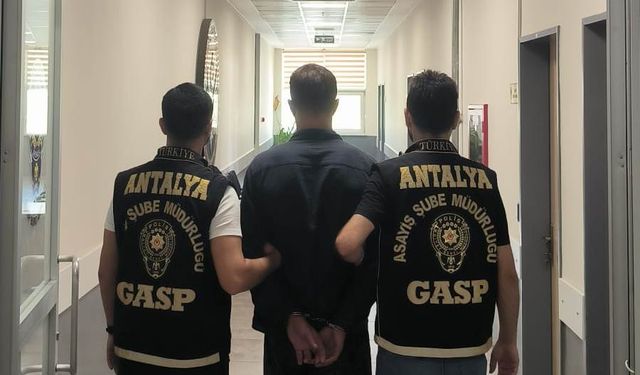 Antalya'da oyuncak tabancayla soygun yapmaya çalışan kişi tutuklandı