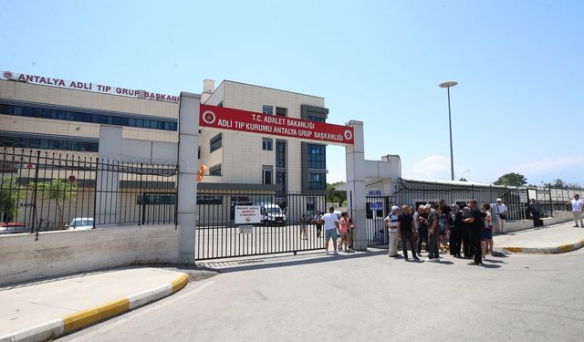 Antalya'da otomobilin kaldırımda çarptığı üniversite öğrencisi Burdur'da defnedildi