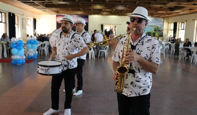 Isparta'da öğretmenlerin kurduğu bando takımı, düğün ve etkinliklere renk katıyor