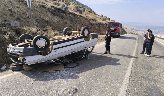 Devrilen Otomobildeki 1 Kişi Öldü, 1 Kişi Yaralandı