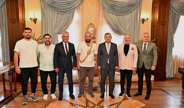 Kırkpınar Başpehlivanı Orhan Okulu, Vali Şahin'i ziyaret etti