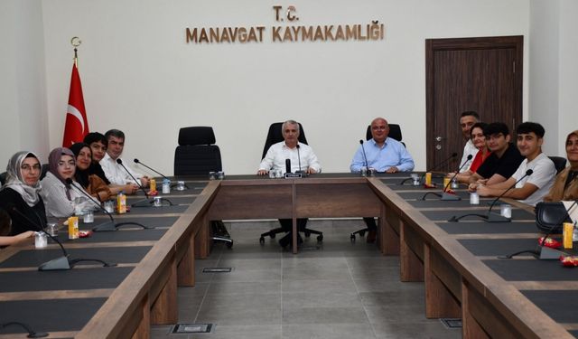 Manavgat'ta başarılı öğrenciler ödüllendirildi