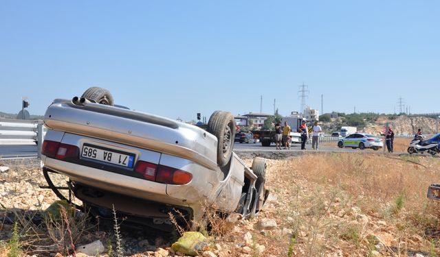 Mersin'de devrilen otomobildeki 1 kişi öldü, 1 kişi ağır yaralandı