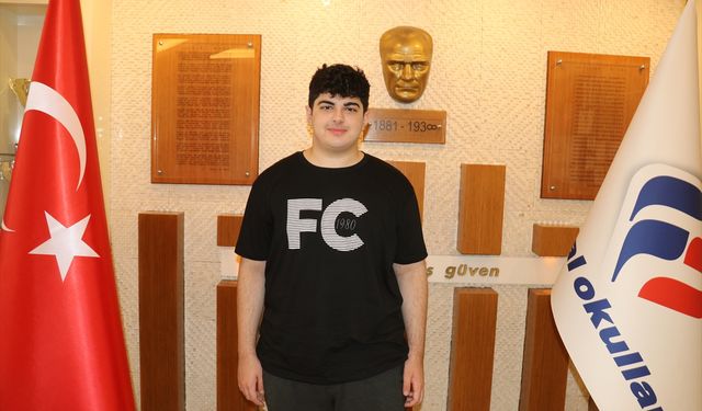 Yabancı Dil Testi'nde ilk 10'a giren Efe'nin hedefi mühendis olmak