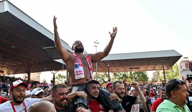 Altın kemer üçüncü kez Antalya’ya geldi, kutlama töreni şehitler nedeniyle ertelendi
