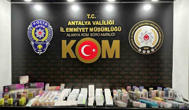 Antalya’da kaçakçılık ve rüşvet operasyonları: 6 tutuklama