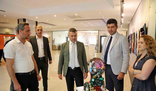 Geri dönüşüm ve sanat el ele verdi: Atıktan Sanata Sergisi açıldı