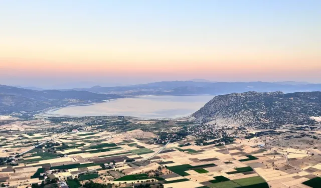 Burdur'da sıcak hava balonları Salda Gölü manzarası eşliğinde havalandı