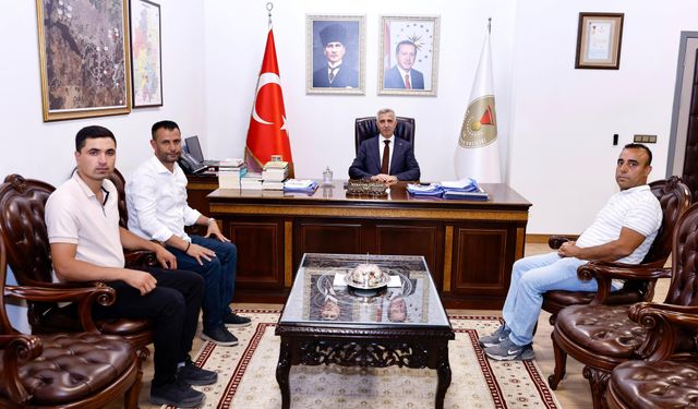 Vali Ünlüer, Muhtarlar ve Vatandaşı Makamında Kabul Etti