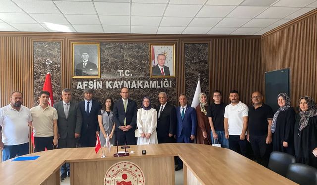 Kaymakam Sarıdoğan, YKS'de Başarılı Olan Öğrencileri Makamında Kabul Etti