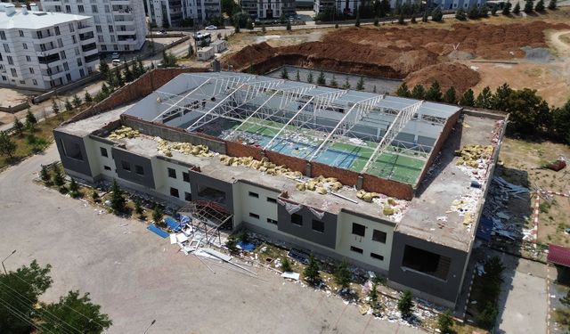 Afşin Spor Salonu Yıkılıyor
