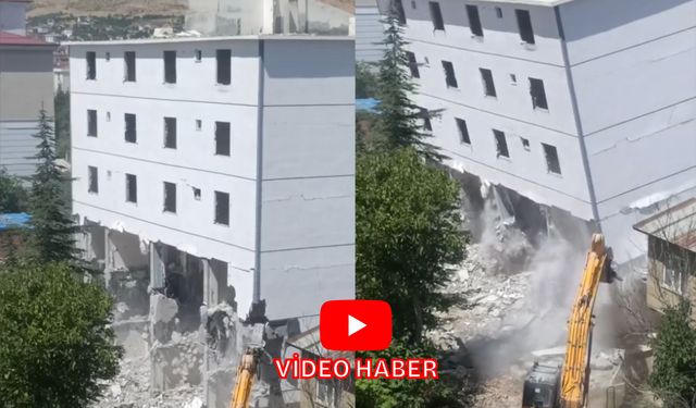 Afşin’de Hasarlı Bina Böyle Yıkıldı