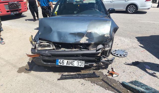 Afşin’de İki Otomobil Çarpıştı: 5 Yaralı