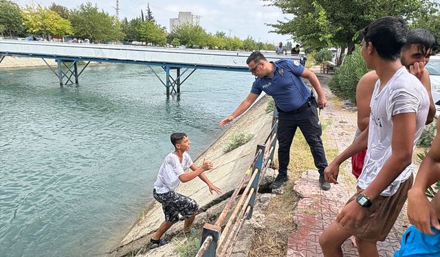 Adana'da sulama kanallarında yüzen çocuk ve gençler havuzla buluşturuldu