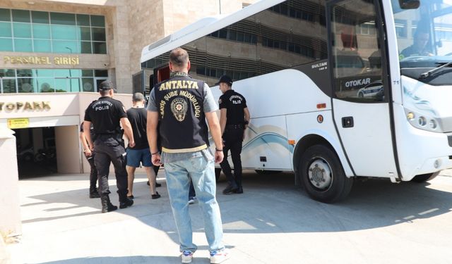 Antalya'da çeşitli suçlardan aranan 80 kişi yakalandı