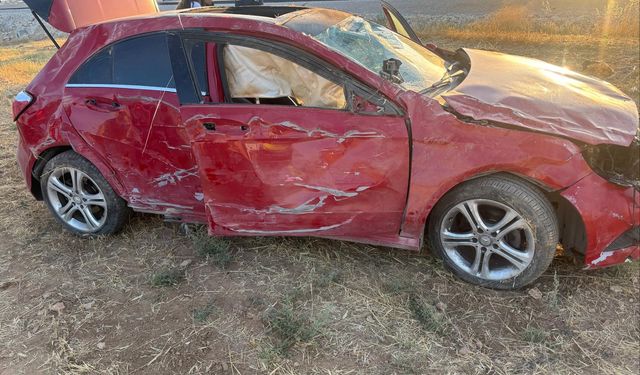 Antalya'da devrilen otomobildeki 1 kişi öldü, 1 kişi yaralandı
