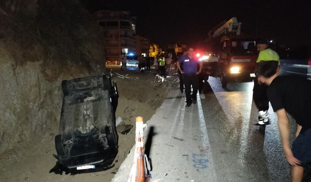 Antalya'da sulama kanalına düşen kamyonetteki 3 kişi yaralandı