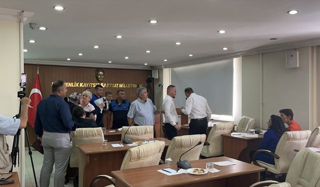 Burdur Belediye Meclisi toplantısında gerginlik yaşandı