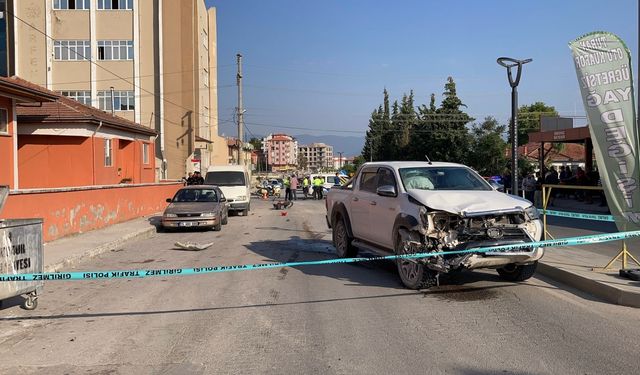 Burdur'da pikapla motosikletin çarpıştığı kazada 1 kişi öldü, 1 kişi yaralandı