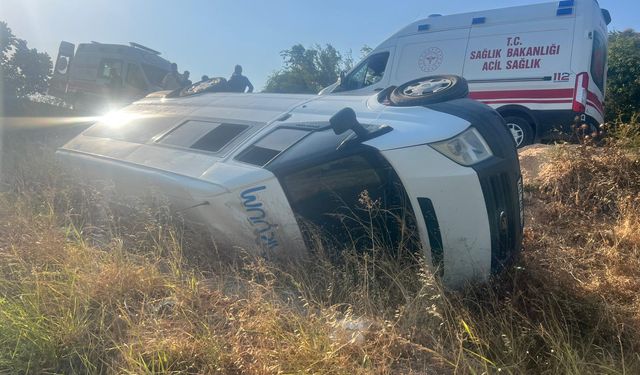 Hatay'da devrilen minibüsteki 13 kişi yaralandı