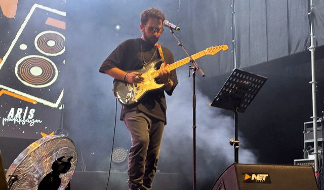 Kahramanmaraş Uluslararası Geleneksel Ağustos Fuarı'nda 'Oldu O Zaman' müzik grubu sahne aldı