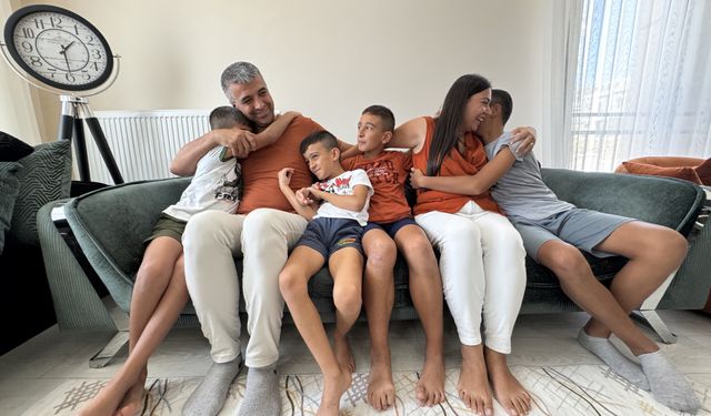 Koruyucu ailelikle evlat sayısını 4'e çıkaran depremzede çift yeni evine kavuştu