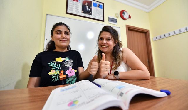 Mersin'de görme engelli öğrenci Nazalin Selvi hayalindeki bölüme yerleşti