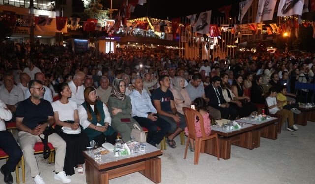 Şarkıcı İlyas Yalçıntaş Hatay'da konser verdi