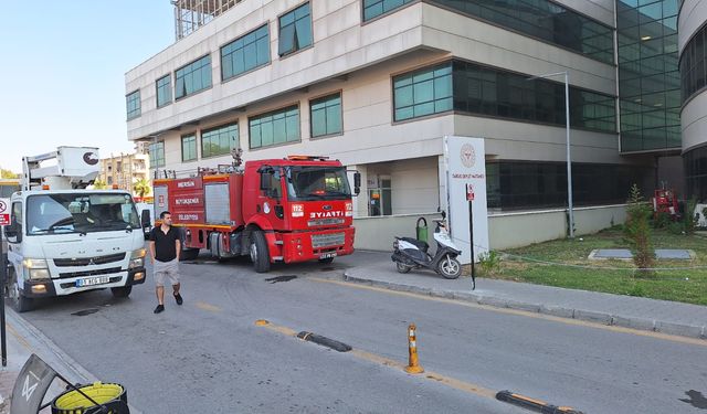 Tarsus'ta hastanenin bodrumunda çıkan yangın söndürüldü