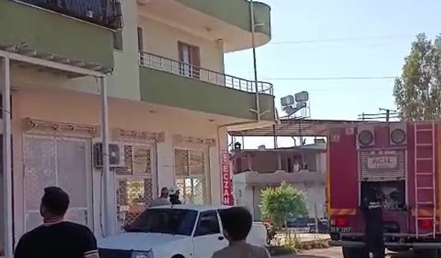 Hatay’da 4 katlı binada yangın