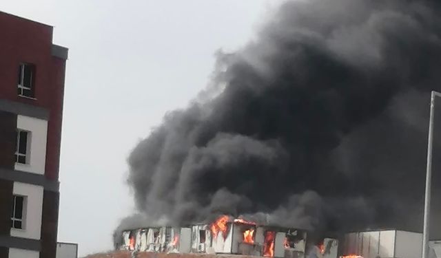 Osmaniye’de inşaat işçilerinin kaldığı konteynerde yangın