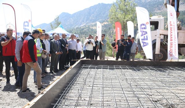 Depremzede Besiciler İçin 86 Ahırın Temeli Atıldı